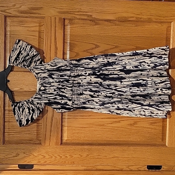 5th Culture Dresses & Skirts - Navy and cream Dress